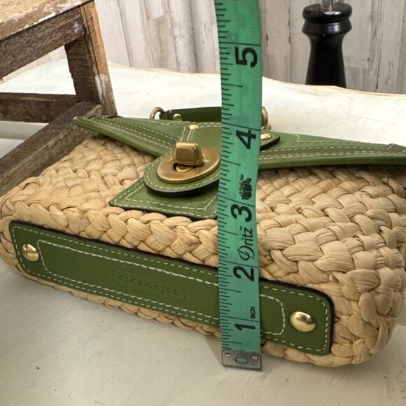 Coach Straw Leather Green Wristlet Clutch With Turnlock And Chain - Picture 14 of 14